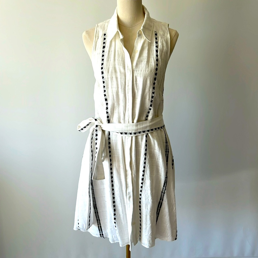Cotton linen Rachel Roy dress with cutout back and Pockets!